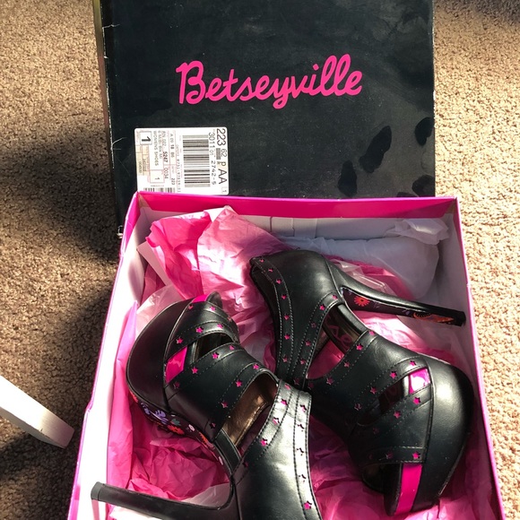 Heels - Picture 2 of 5